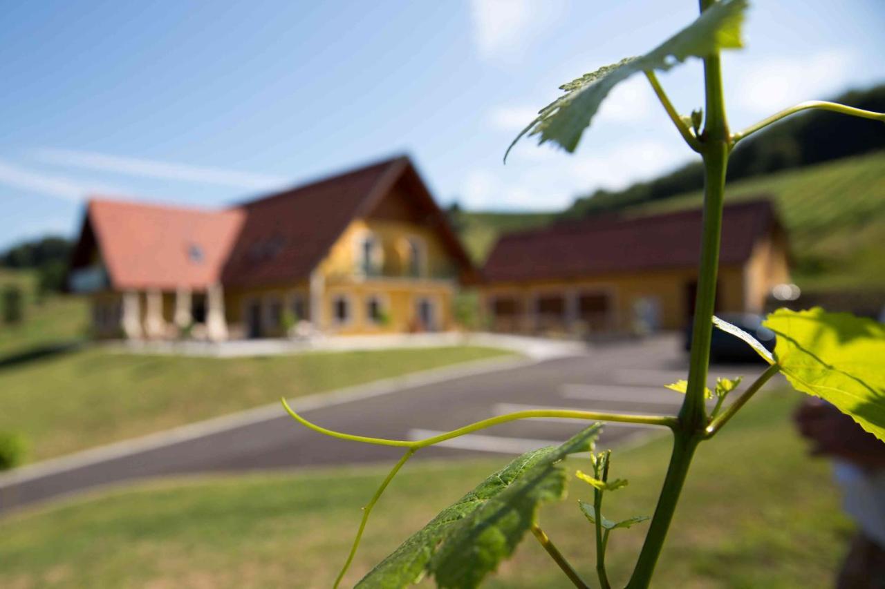 Weingut-Gaestezimmer Uhl Рач-ан-дер-Вайнштрассе Екстер'єр фото