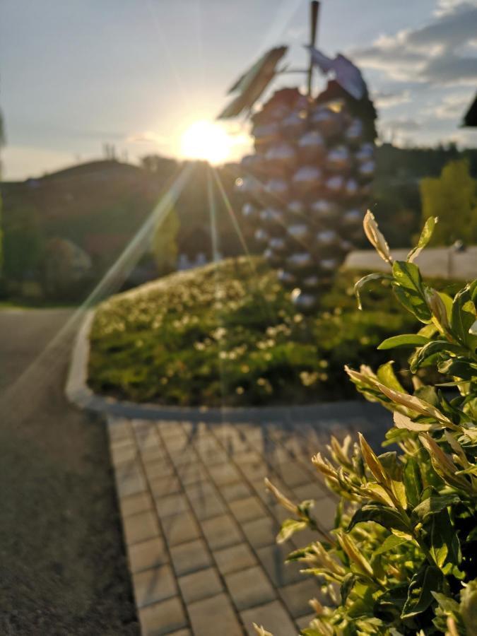 Weingut-Gaestezimmer Uhl Рач-ан-дер-Вайнштрассе Екстер'єр фото